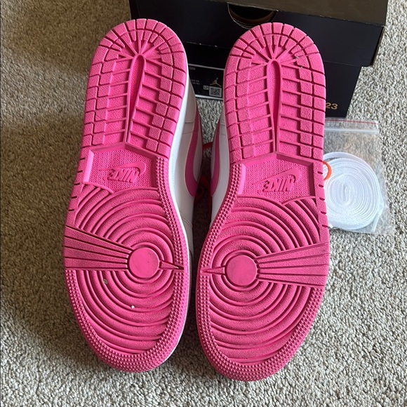 Nike Jordan 1 Low Pinksickle - Picture 5 of 5